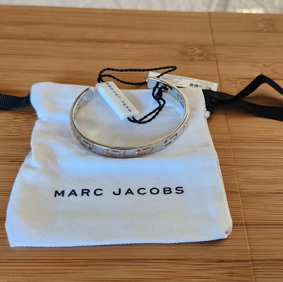 NWT Marc Jacobs Silver Tone Bangle. - Picture 7 of 8